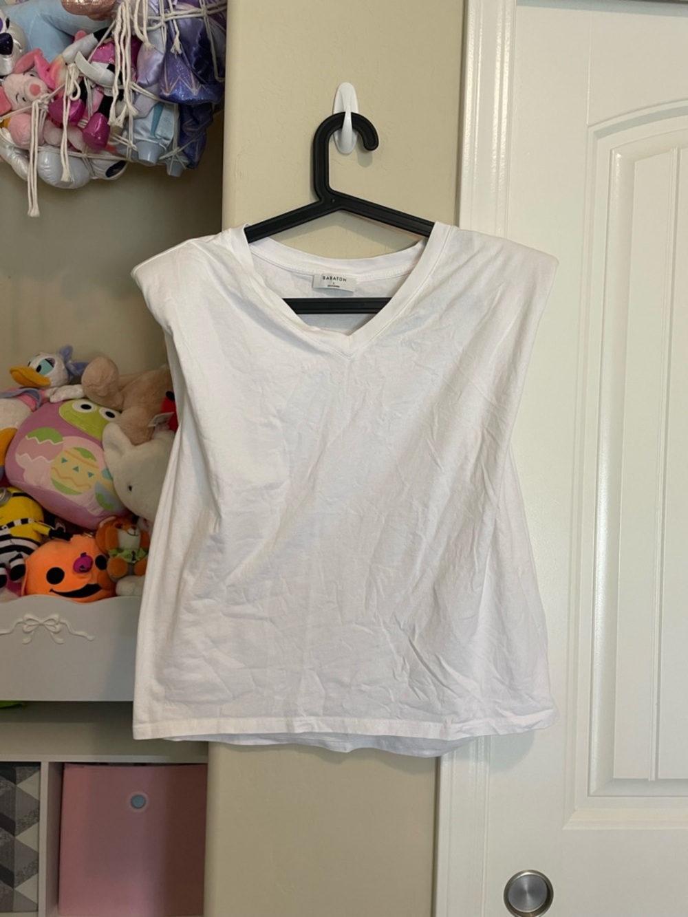 Babaton White V-Neck Sleeveless-Style Short Sleeve Tee